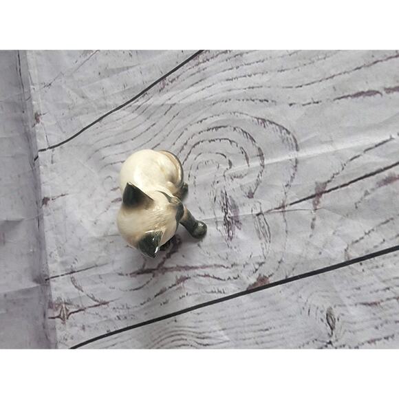 Vintage Blue Eyed Winking Siamese Cat Figurine Ceramic - Picture 3 of 6